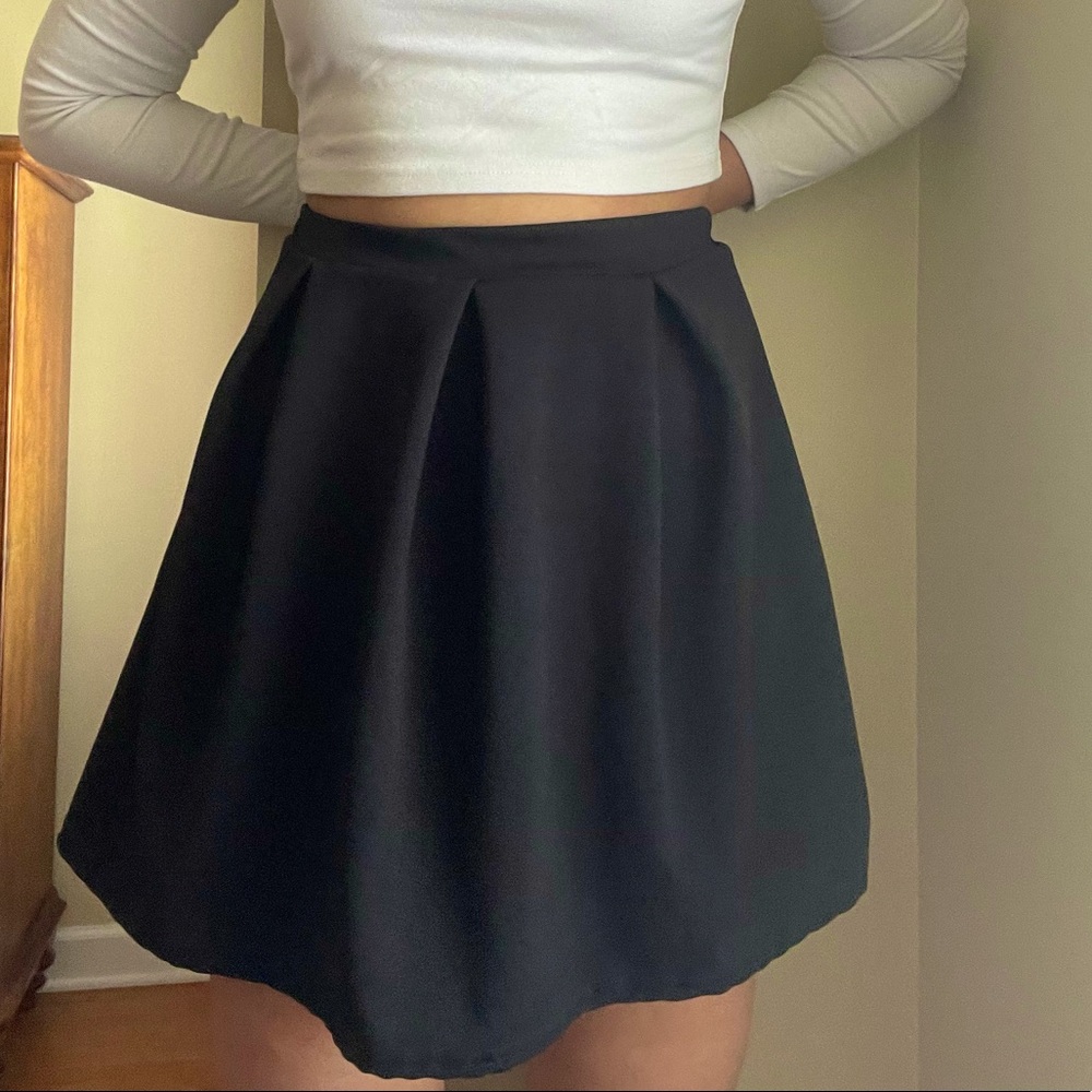 Black pleated high waist miniskirt